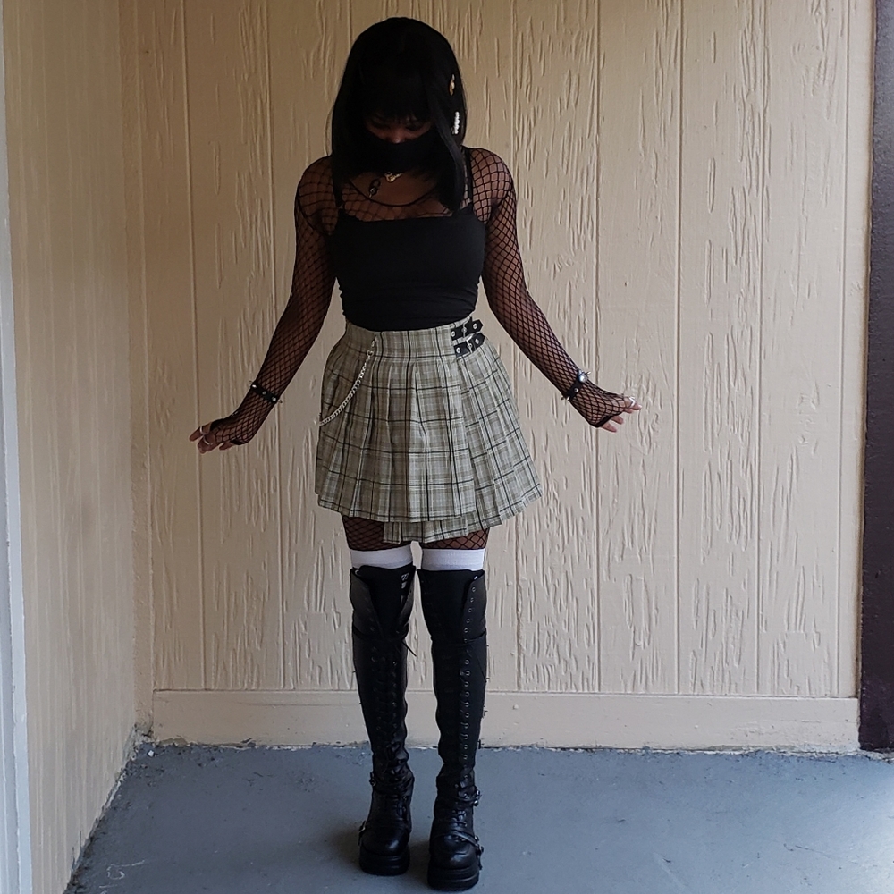 Green Plaid Irregular Pleated Skirt - Picture 10 of 11